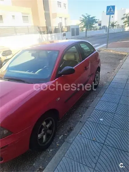 Usado Seat Ibiza Stella 75 CV (55 kW) 2003 Rojo Utilitario