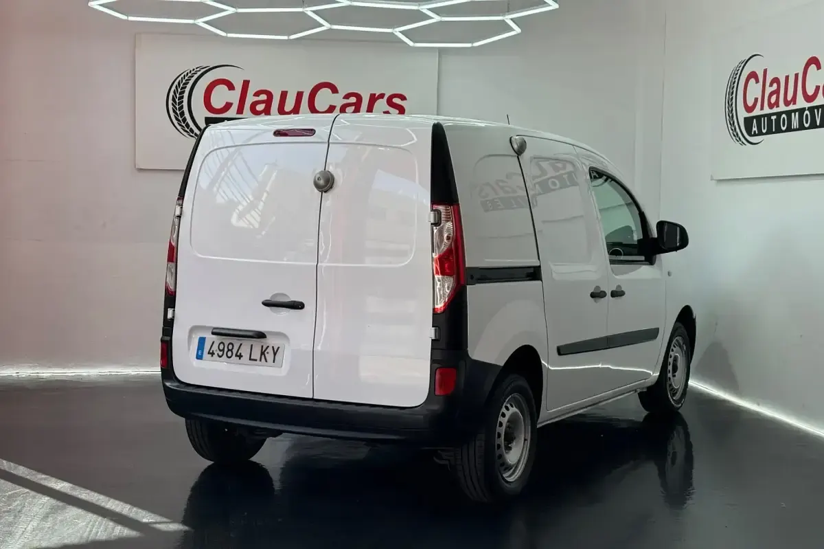 Usado Renault Kangoo 80 CV (58 kW) 2020 Blanco Monovolumen