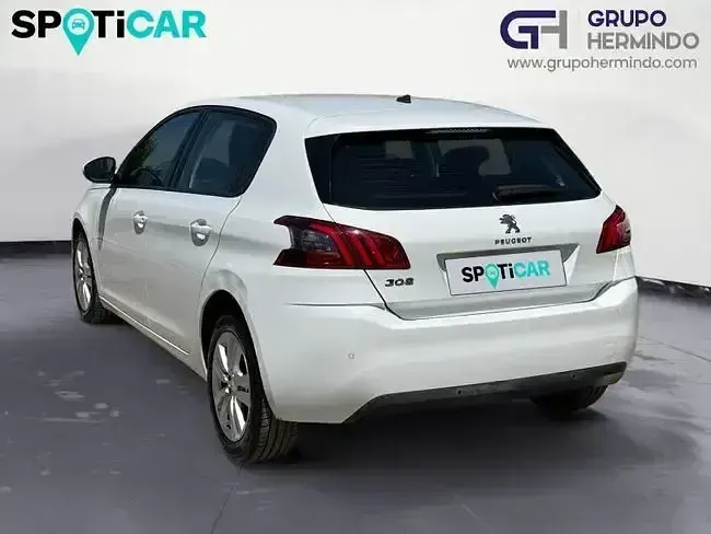 Usado Peugeot 308 Active 100 CV (73 kW) 2020 Blanco Berlina