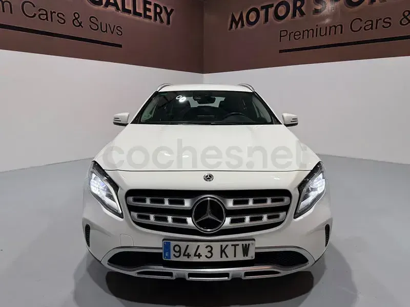 Usado Mercedes GLA180 122 CV (89 kW) 2019 Blanco SUV