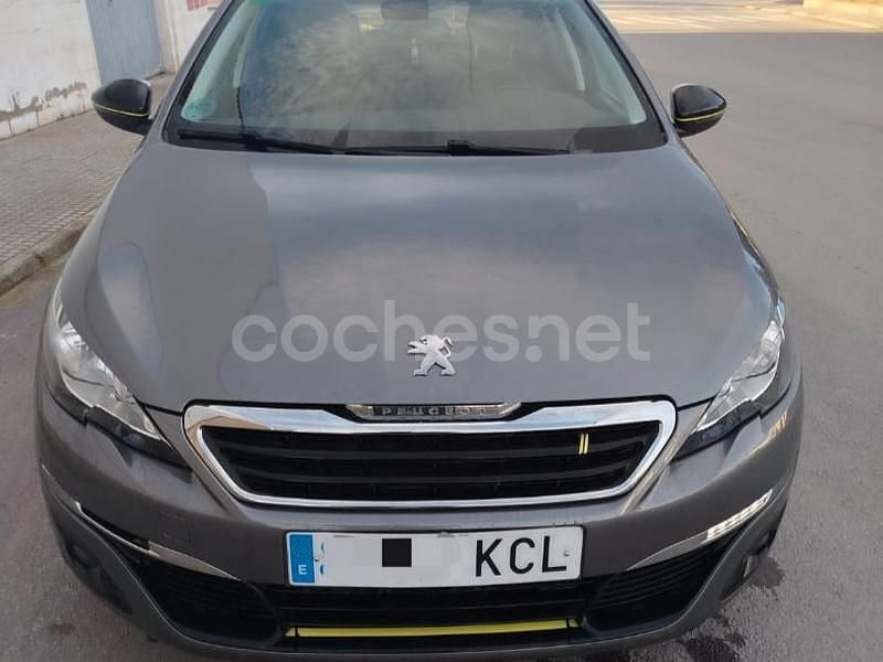 Usado Peugeot 308 SW Style 130 CV (95 kW) 2018 Gris / plata Familiar