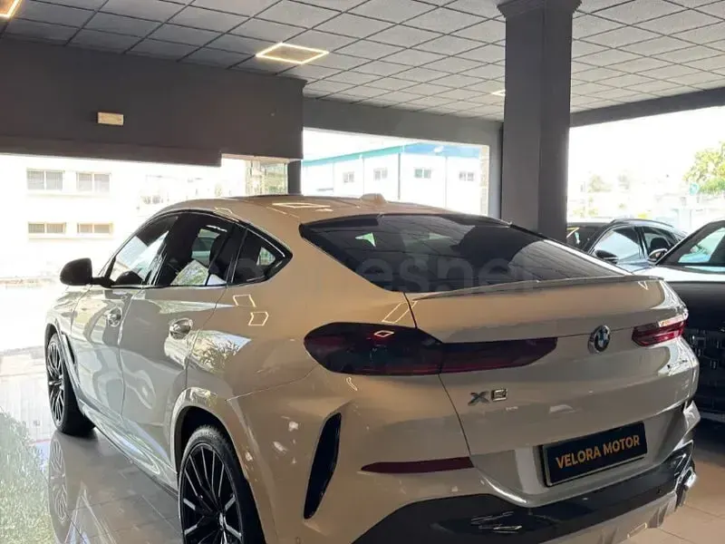 Usado BMW X6 M Sport 298 CV (219 kW) 2025 Blanco SUV