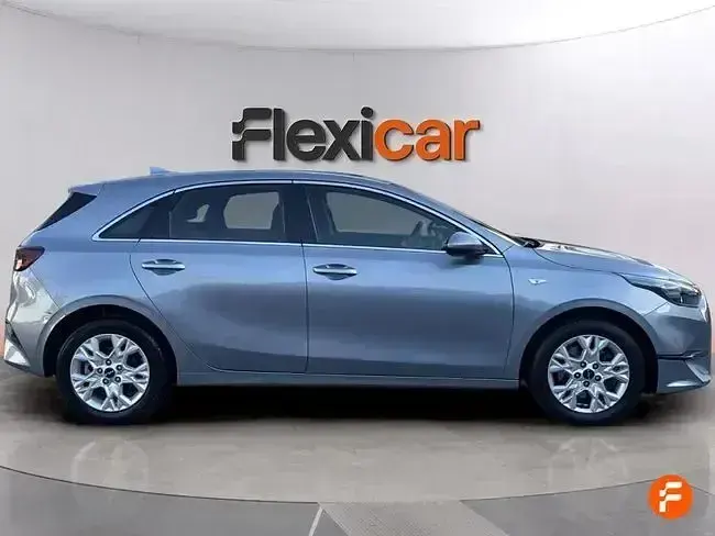 Usado Kia Ceed 136 CV (100 kW) 2023 Gris Utilitario