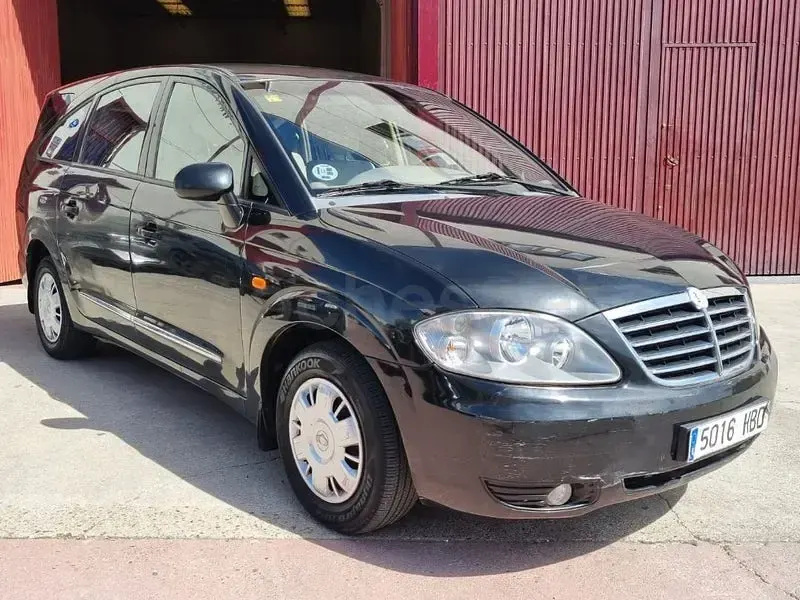 Usado SsangYong Rodius 165 CV (121 kW) 2011 Negro Monovolumen
