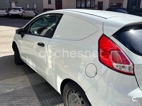 Usado Ford Fiesta Trend 75 CV (55 kW) 2015 Blanco Berlina