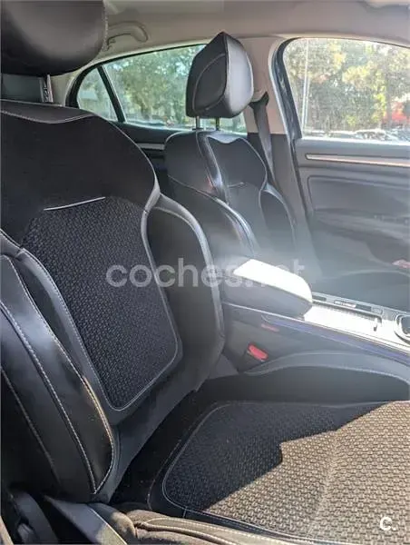 Usado Renault Mégane Zen 130 CV (95 kW) 2017 Gris / plata Berlina