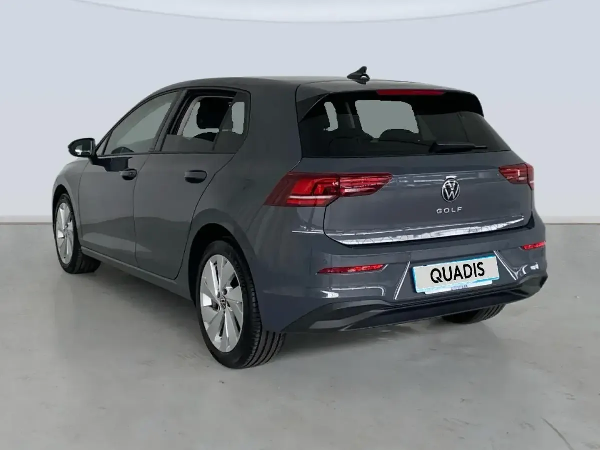 Usado VW Golf VIII 116 CV (85 kW) 2025 Gris Berlina