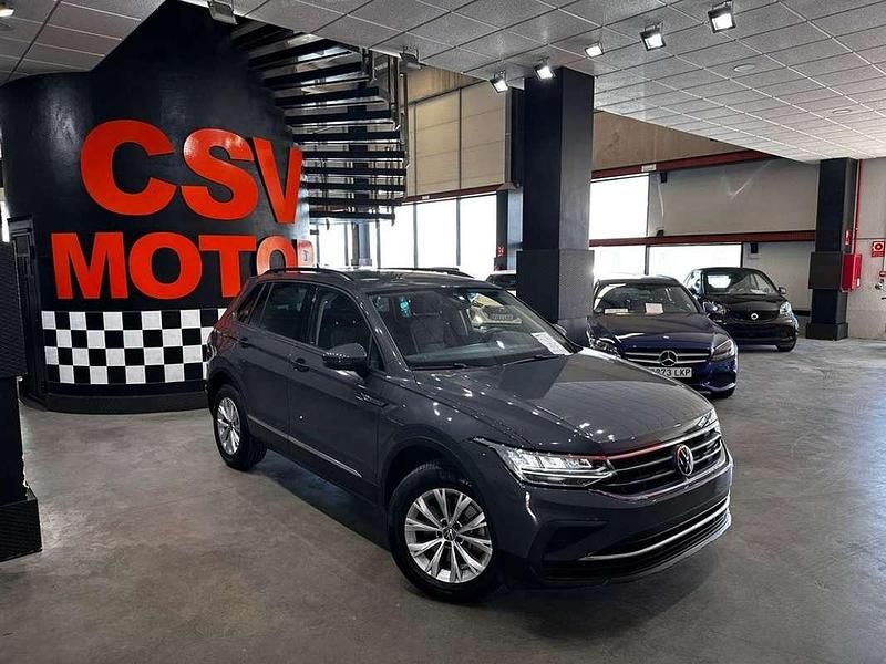 Usado VW Tiguan Life 245 CV (180 kW) 2022 Gris SUV