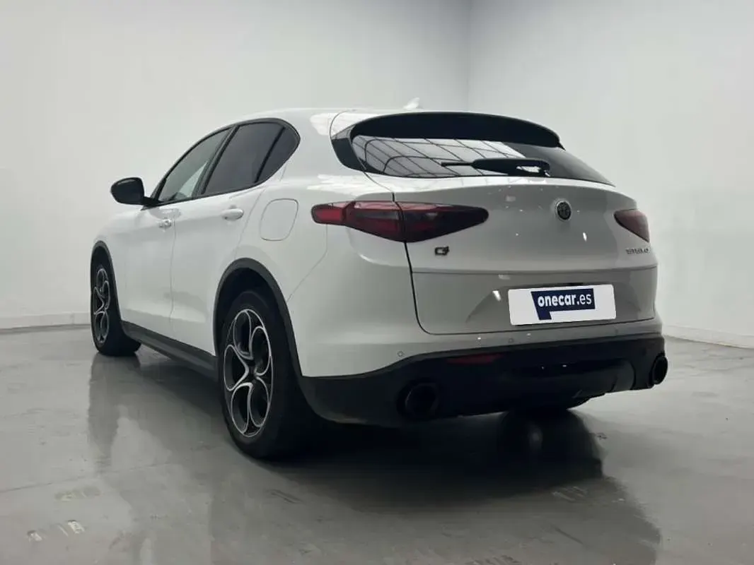 Usado Alfa Romeo Stelvio Sprint 190 CV (139 kW) 2022 Blanco SUV
