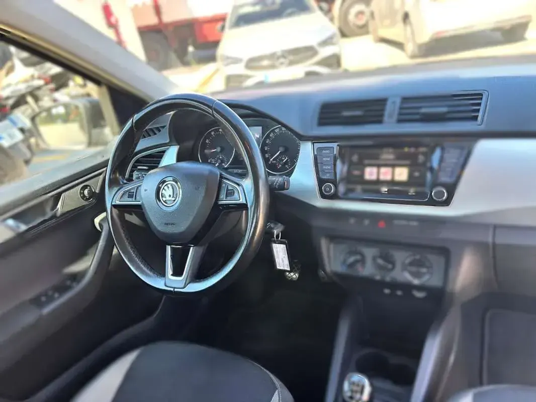 Usado Skoda Fabia Ambition 75 CV (55 kW) 2018 Negro Utilitario