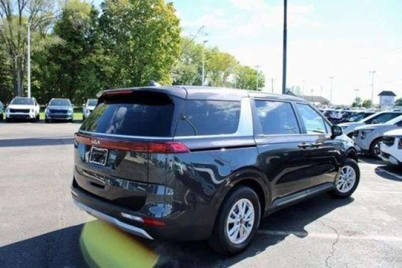 Usado Kia Carnival LX 290 CV (213 kW) 2024 Negro Monovolumen