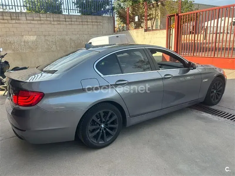Usado BMW 525 Comfort Edition 197 CV (144 kW) 2010 Gris / plata Berlina