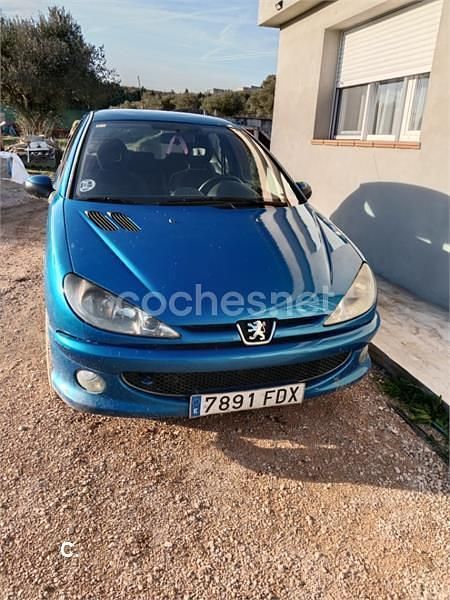 Usado Peugeot 206 70 CV (51 kW) 2006 Azul Berlina