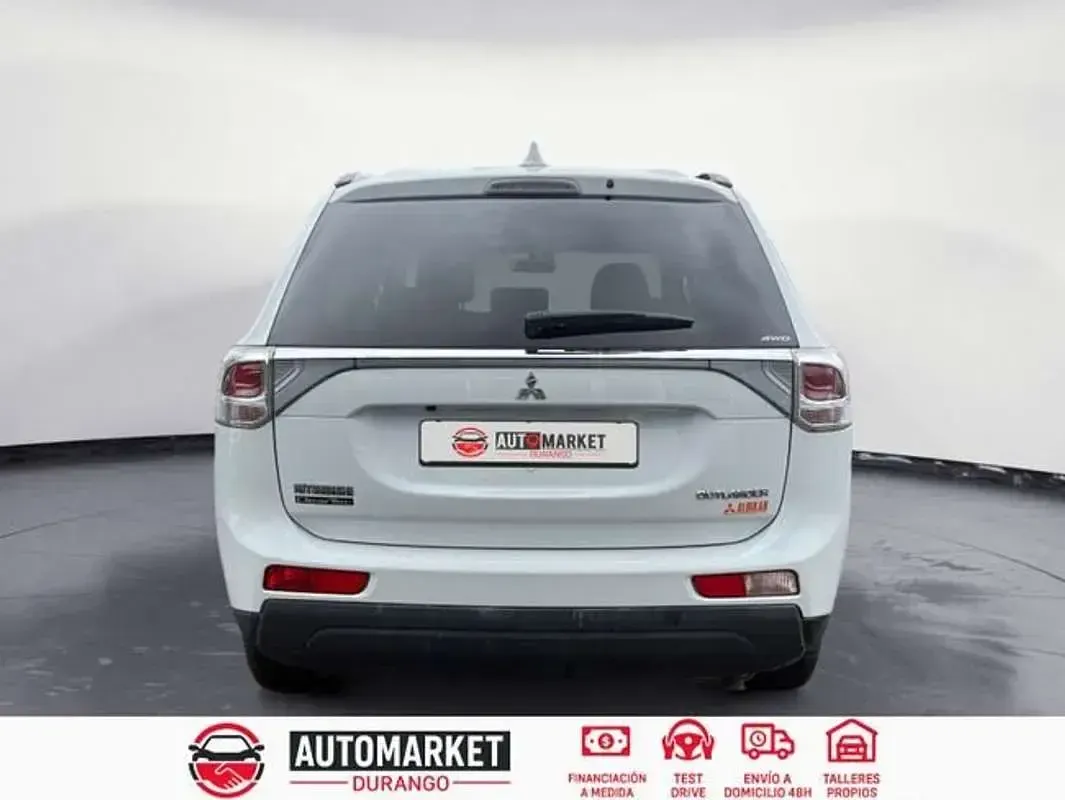 Usado Mitsubishi Outlander Motion 150 CV (110 kW) 2014 Blanco SUV