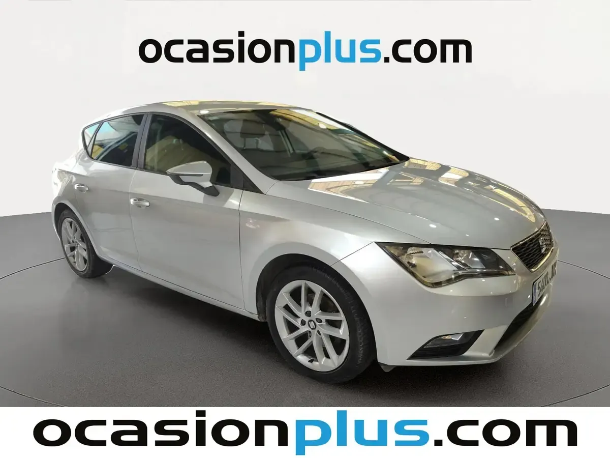 Usado Seat Leon Style 110 CV (80 kW) 2016 Gris plata Utilitario