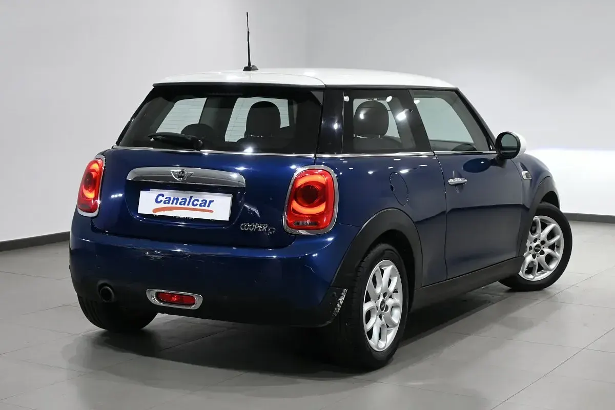 Usado Mini Cooper D 116 CV (85 kW) 2016 Azul Utilitario