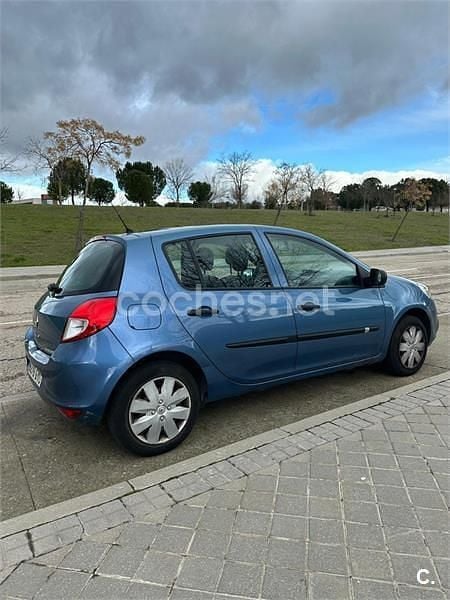 Usado Renault Clio II 75 CV (55 kW) 2010 Azul Berlina