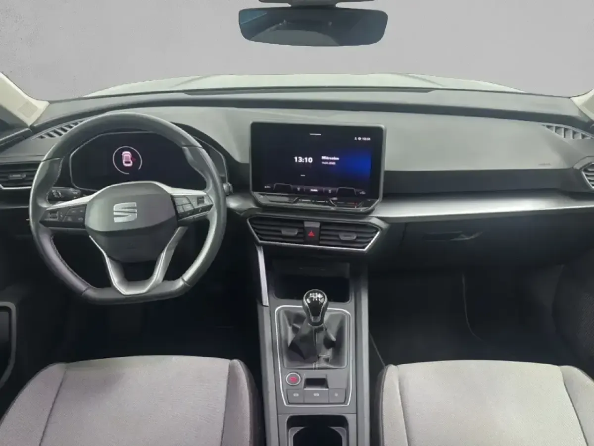 Usado Seat Leon Style 116 CV (85 kW) 2025 Gris Berlina