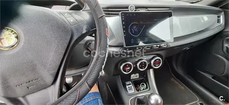 Usado Alfa Romeo Giulietta Veloce 105 CV (77 kW) 2013 Blanco Utilitario