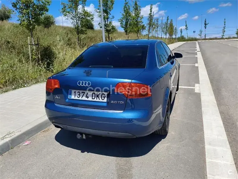 Usado Audi A4 140 CV (102 kW) 2005 Azul Berlina