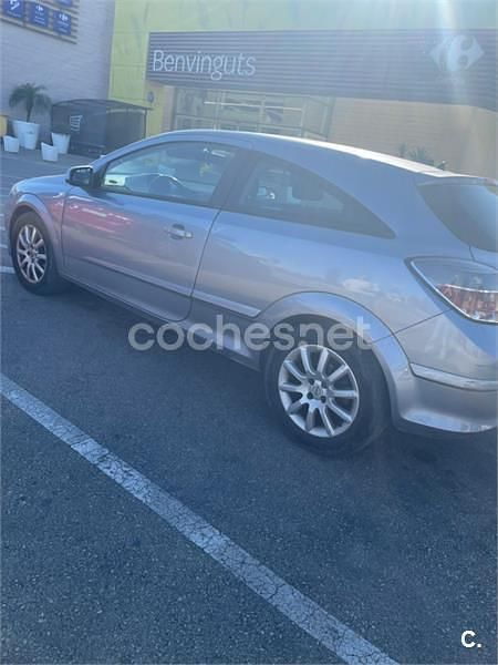 Usado Opel Astra GTC Enjoy 105 CV (77 kW) 2007 Gris / plata Berlina