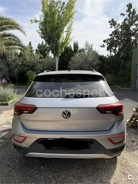 Usado VW T-Roc Life 110 CV (80 kW) 2022 Gris / plata SUV