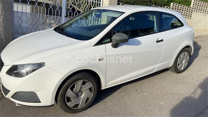 Usado Seat Ibiza 85 HP (62 kW) 2011 Branco Sedan