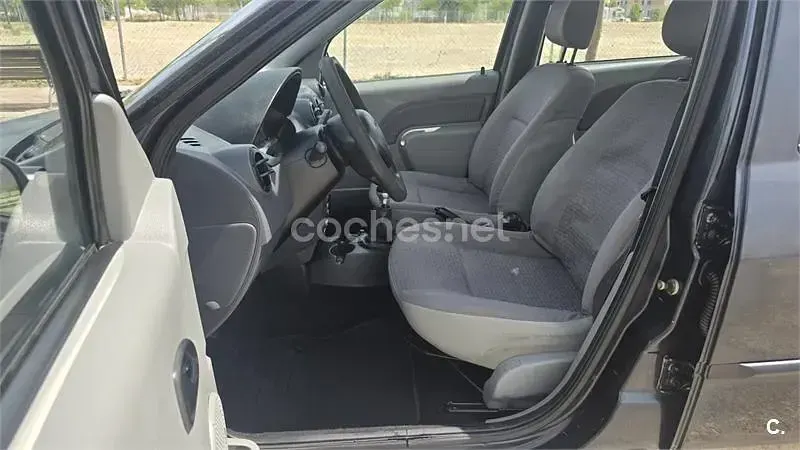 Usado Dacia Logan Lauréate 90 CV (66 kW) 2007 Azul Berlina
