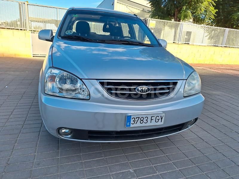 Gris / plata Usado 2006 Kia Carens EX Monovolumen | 4400 € - Imagen 1/4