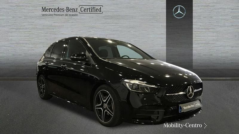 Usado Mercedes B200 AMG line 150 CV (110 kW) 2023 Negro noche Monovolumen
