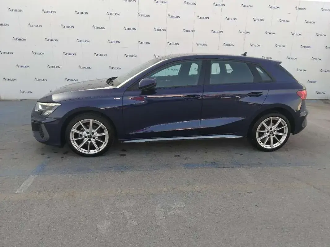 Usado Audi A3 Sportback S-Line 116 CV (85 kW) 2023 Azul Utilitario