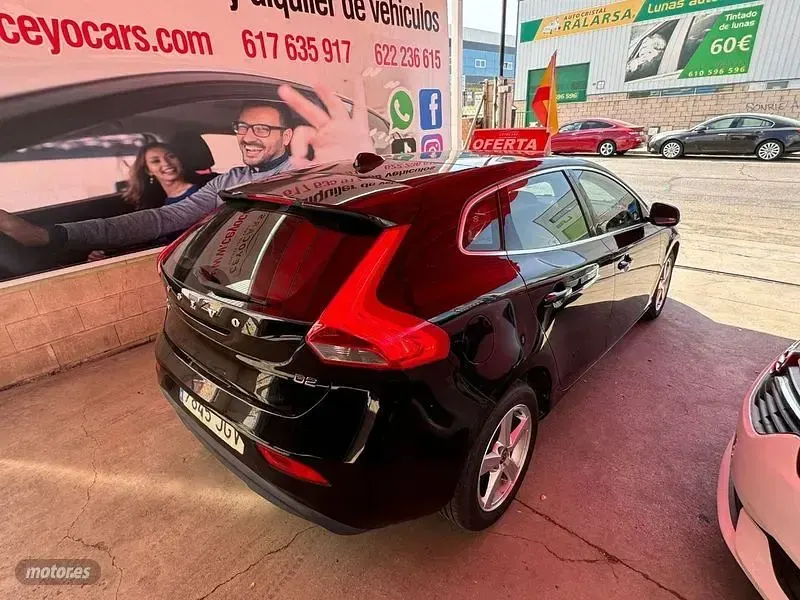 Usado Volvo V40 Momentum 115 CV (84 kW) 2015 Negro Berlina