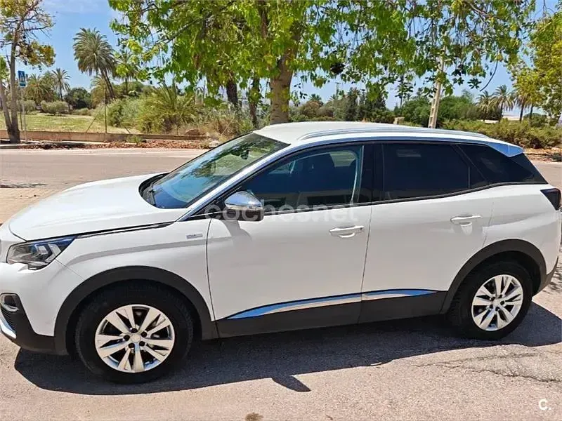 Usado Peugeot 3008 Allure 130 CV (95 kW) 2020 Blanco SUV