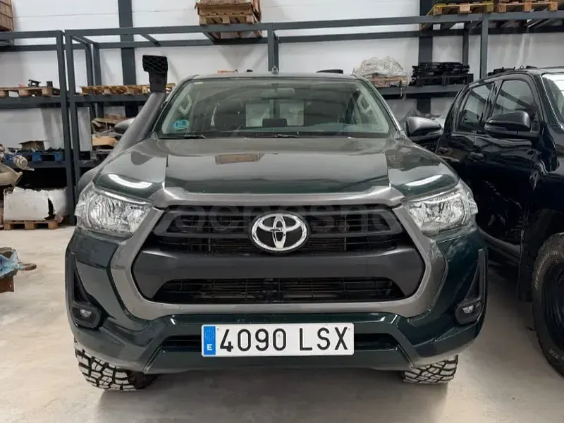 Usado Toyota HiLux 150 HP (110 kW) 2021 Verde Pickup