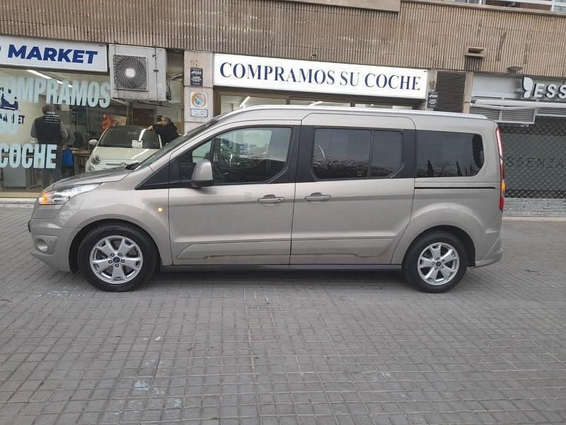 Usado Ford Grand Tourneo Connect Trend 120 CV (88 kW) 2015 Gris / plata Monovolumen
