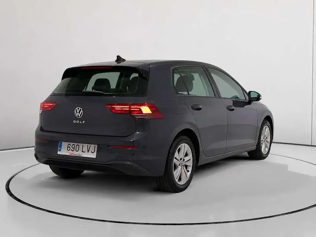 Usado VW Golf VIII 116 CV (85 kW) 2021 Gris Utilitario