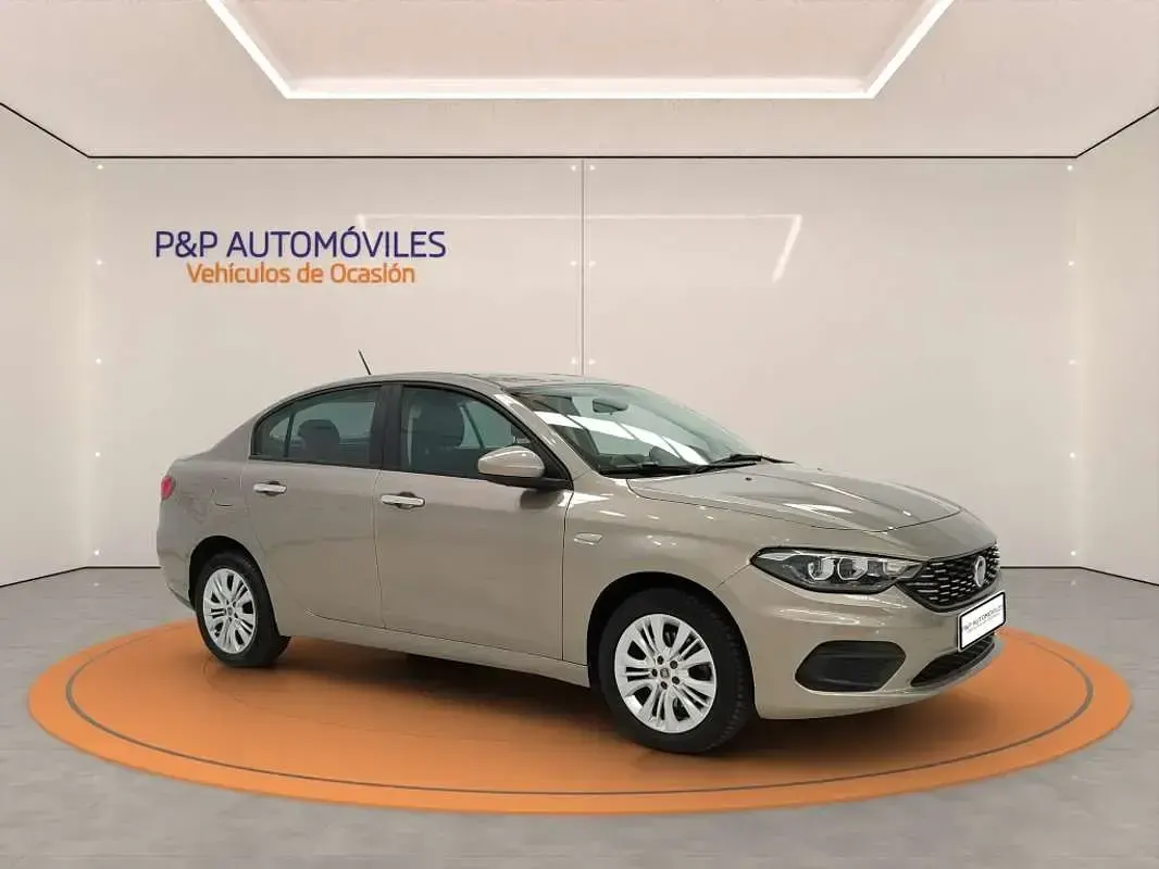 Usado Fiat Tipo Street 95 CV (69 kW) 2019 Marrón Berlina