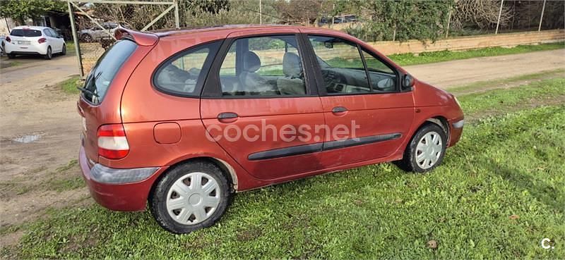 Usado Renault Scénic Dynamique 120 CV (88 kW) 2003 Granate Monovolumen