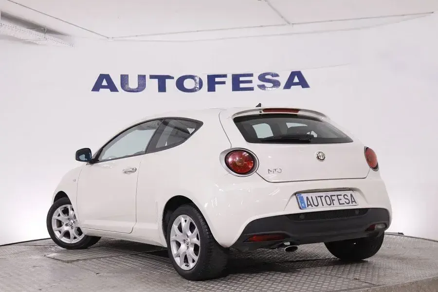 Usado Alfa Romeo MiTo 78 CV (57 kW) 2010 Rojo Utilitario