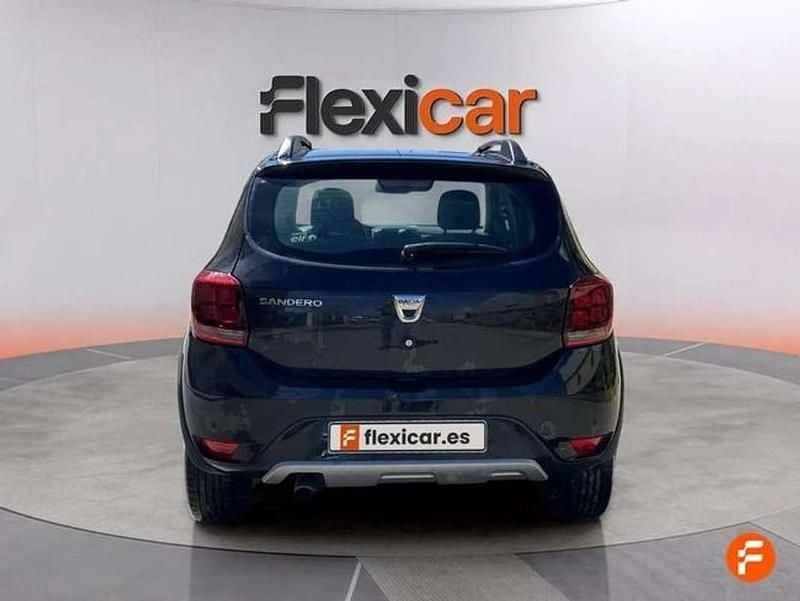 Usado Dacia Sandero Comfort 90 CV (66 kW) 2020 Azul Utilitario