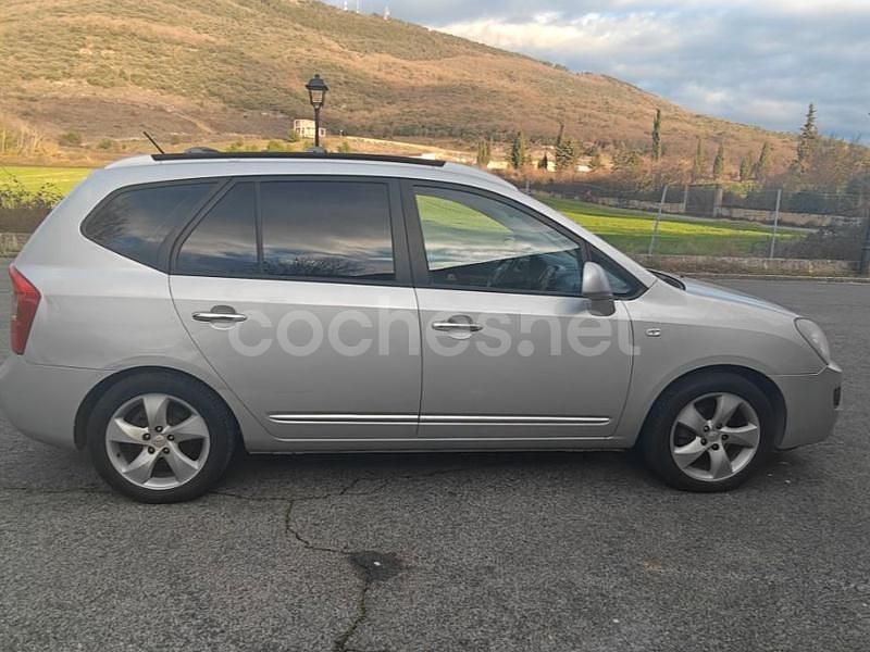Usado Kia Carens 140 CV (102 kW) 2007 Gris / plata Monovolumen