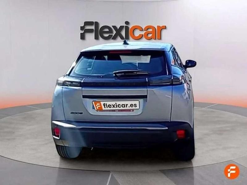 Usado Peugeot 2008 Active 101 CV (74 kW) 2023 Gris SUV