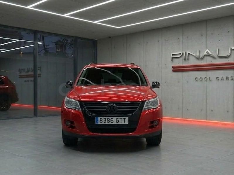 Käytetty VW Tiguan 140 HP (102 kW) 2010 Punainen Katumaasturi