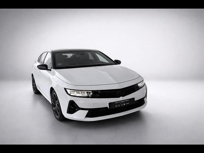 Usado Opel Astra 130 CV (95 kW) 2023 Blanco Berlina