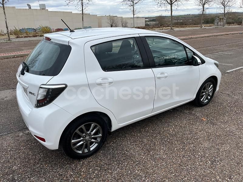Usado Toyota Yaris City 90 CV (66 kW) 2014 Blanco Berlina