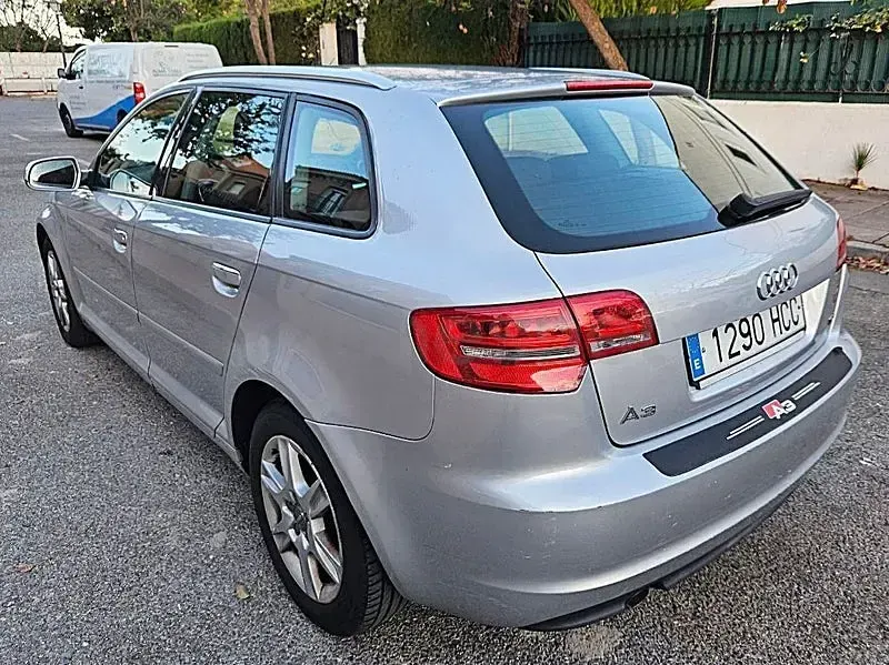 Usado Audi A3 Ambition 105 CV (77 kW) 2011 Gris / plata Utilitario