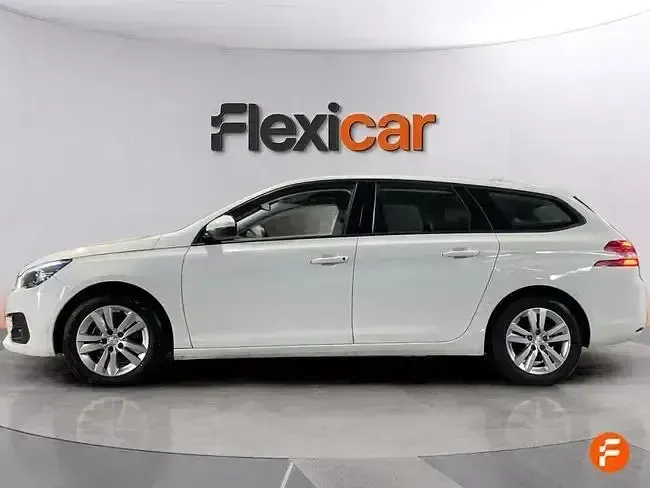 Usado Peugeot 308 SW Active 130 CV (95 kW) 2020 Blanco Familiar