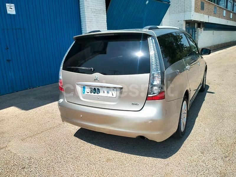 Usado Mitsubishi Grandis Invite 136 CV (100 kW) 2007 Beige Monovolumen