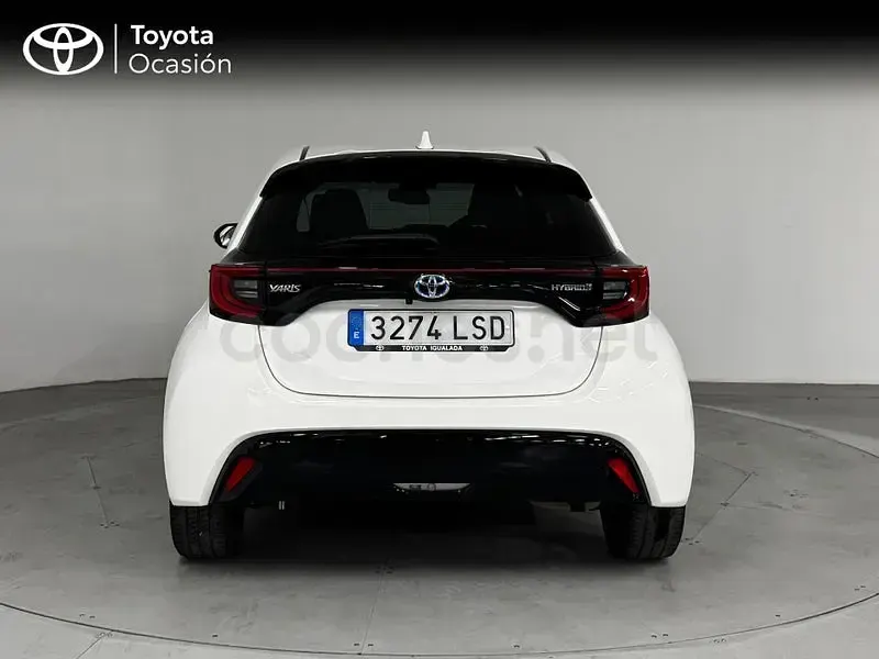 Usado Toyota Yaris Hybrid Style 116 CV (85 kW) 2021 Blanco Berlina