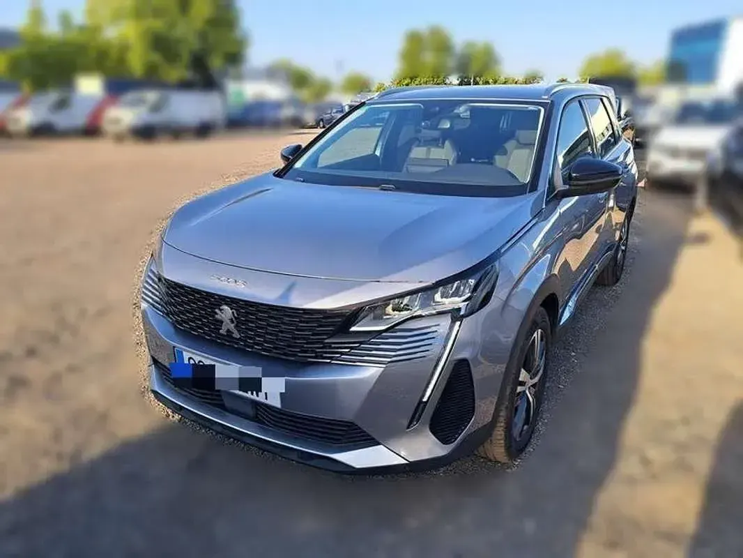Usado Peugeot 5008 Allure 131 CV (96 kW) 2022 Gris SUV